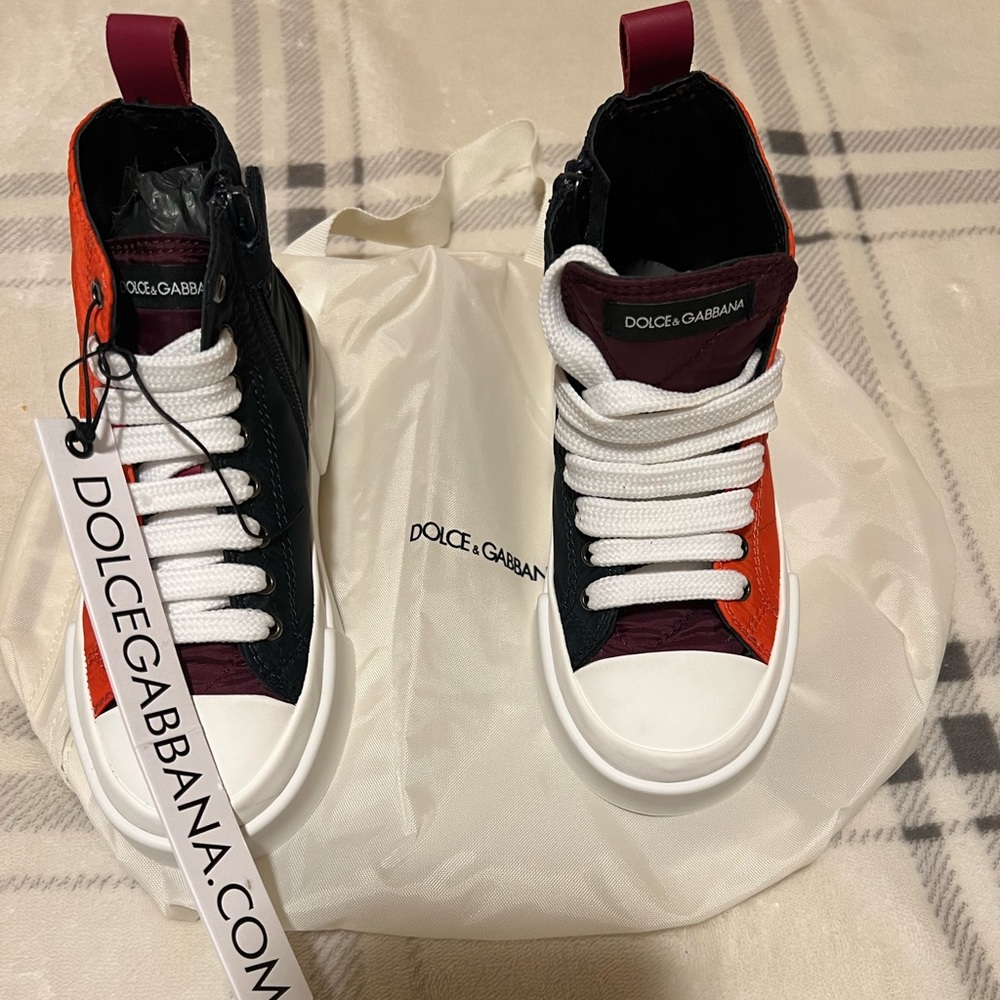 Brand new still in box never been wore.
